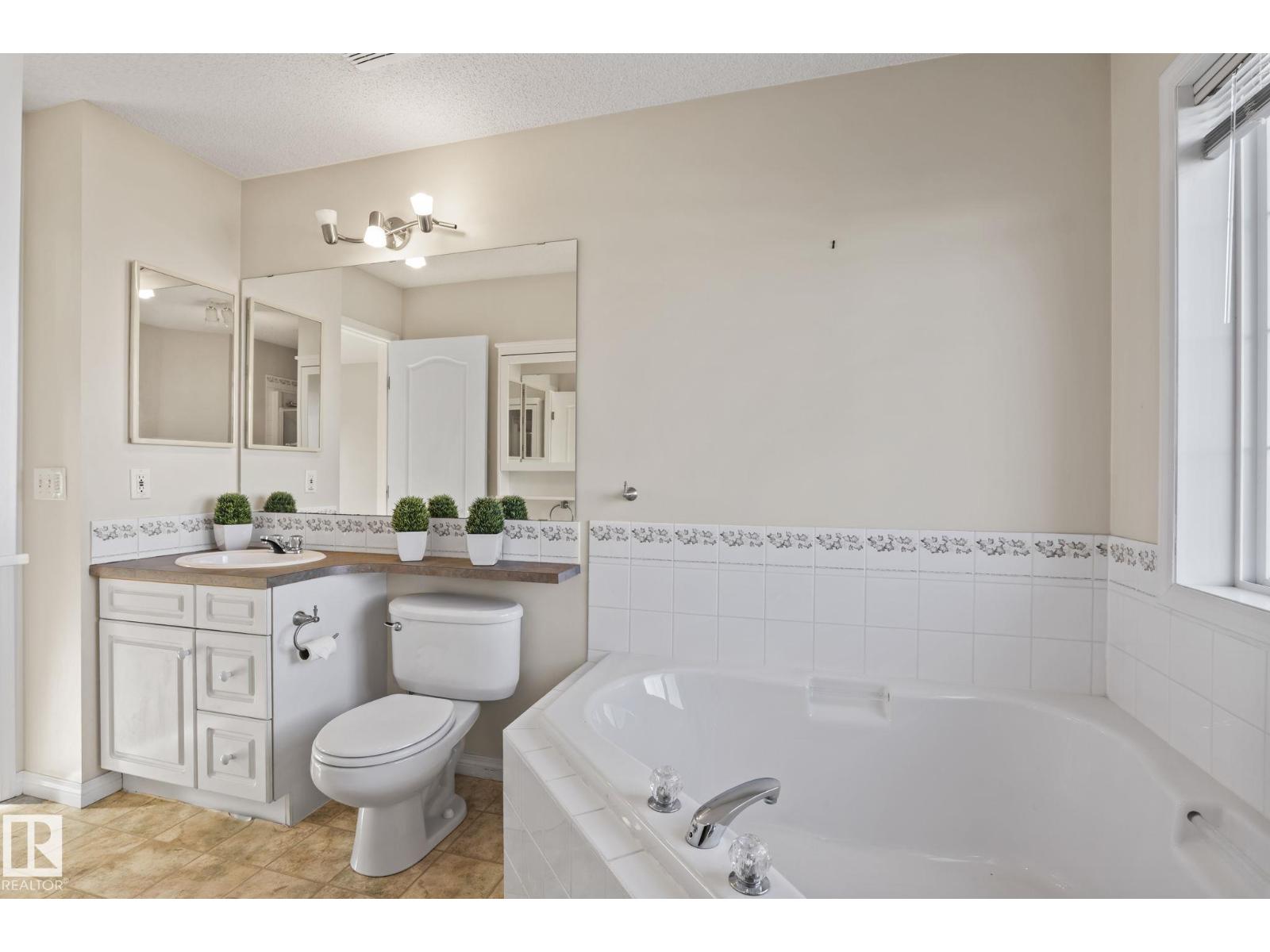 11727 13 Av Nw Property Photo 28