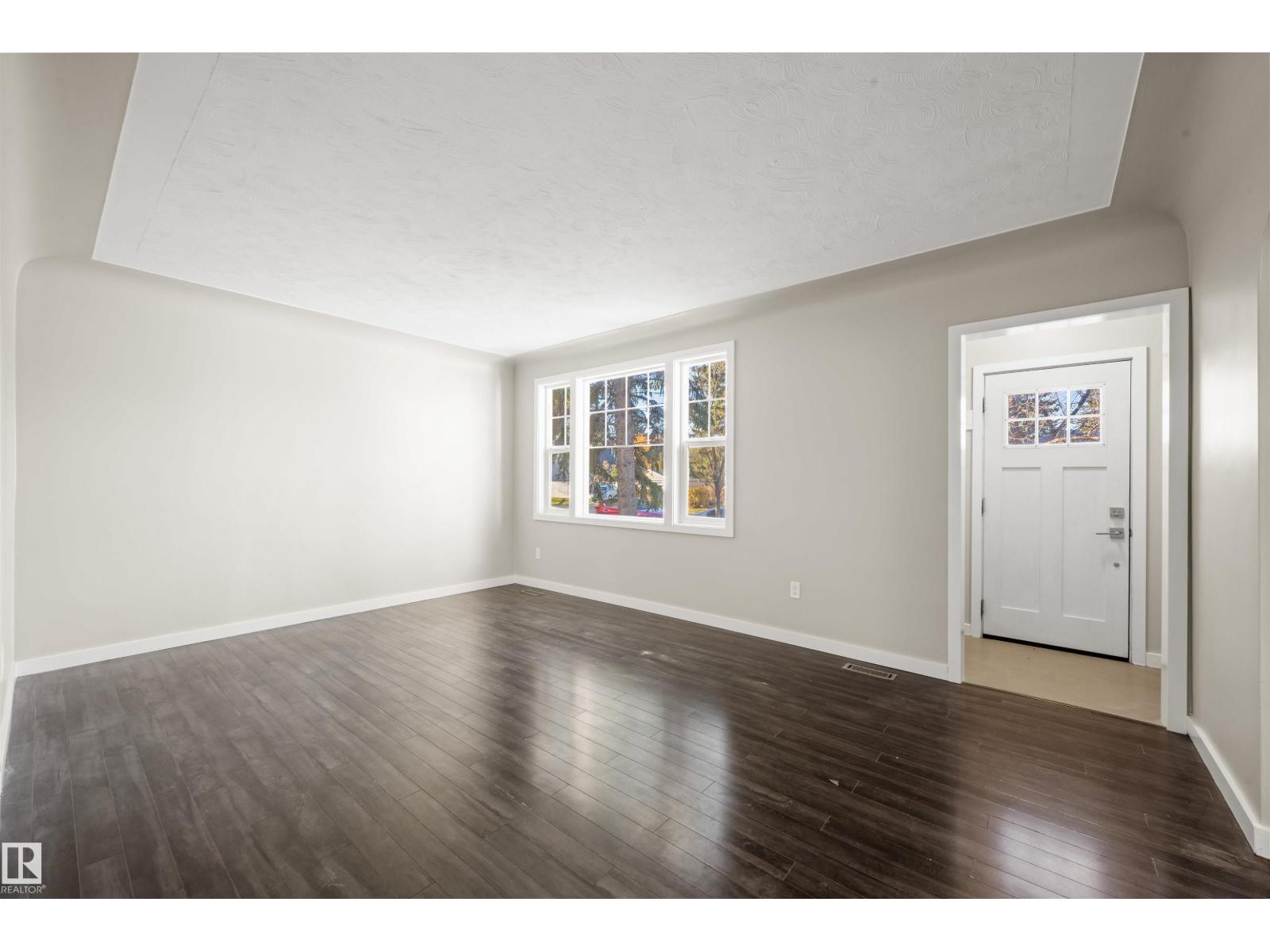 10969 139 St Nw Property Photo 3