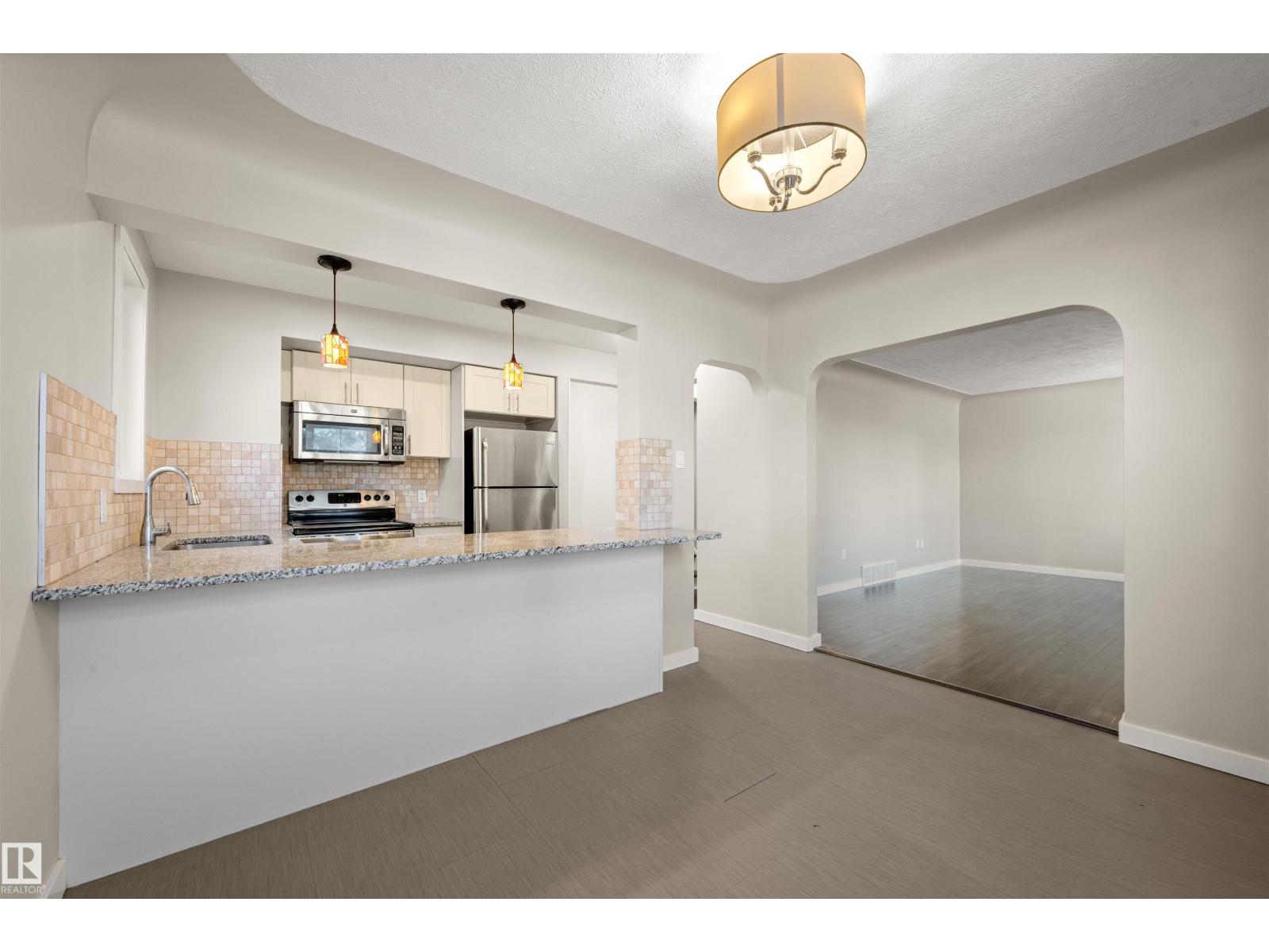 10969 139 St Nw Property Photo 7