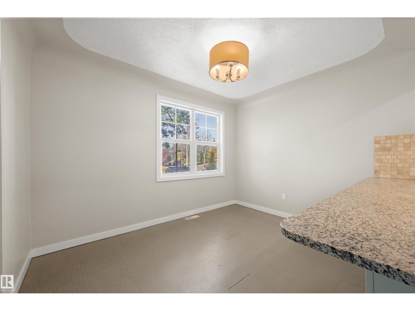 10969 139 St Nw Property Photo 9