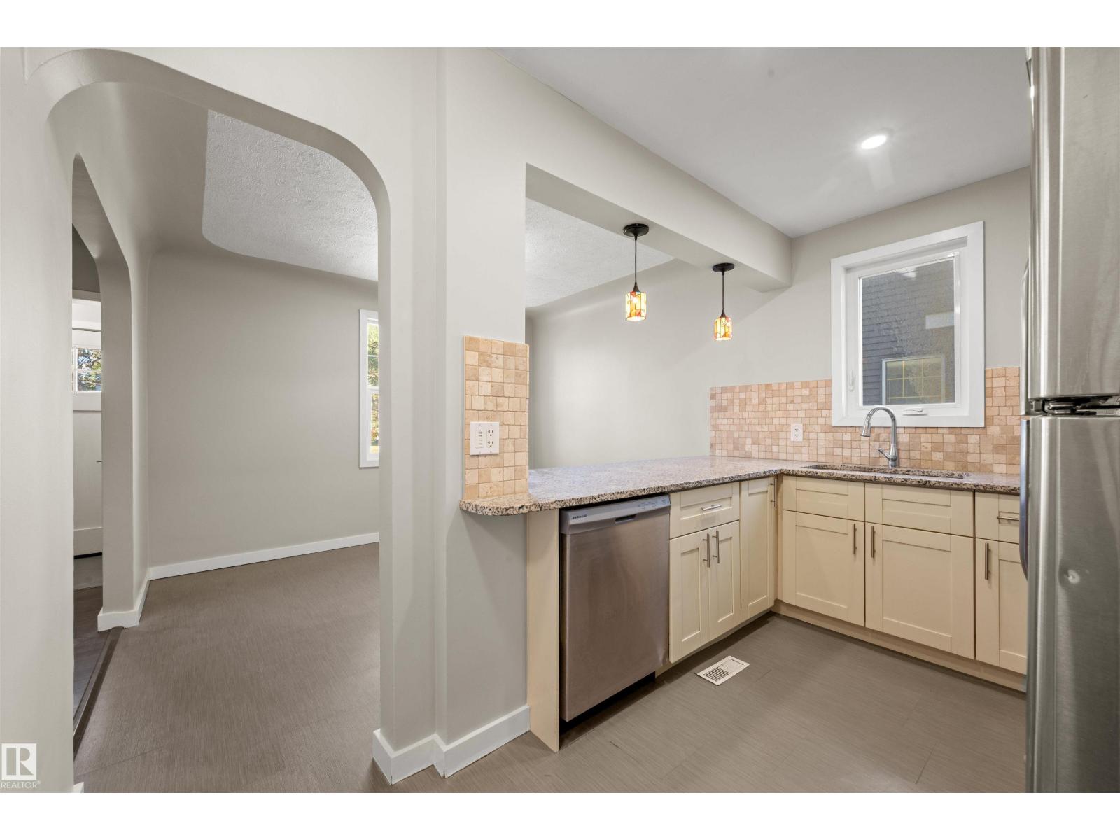 10969 139 St Nw Property Photo 10