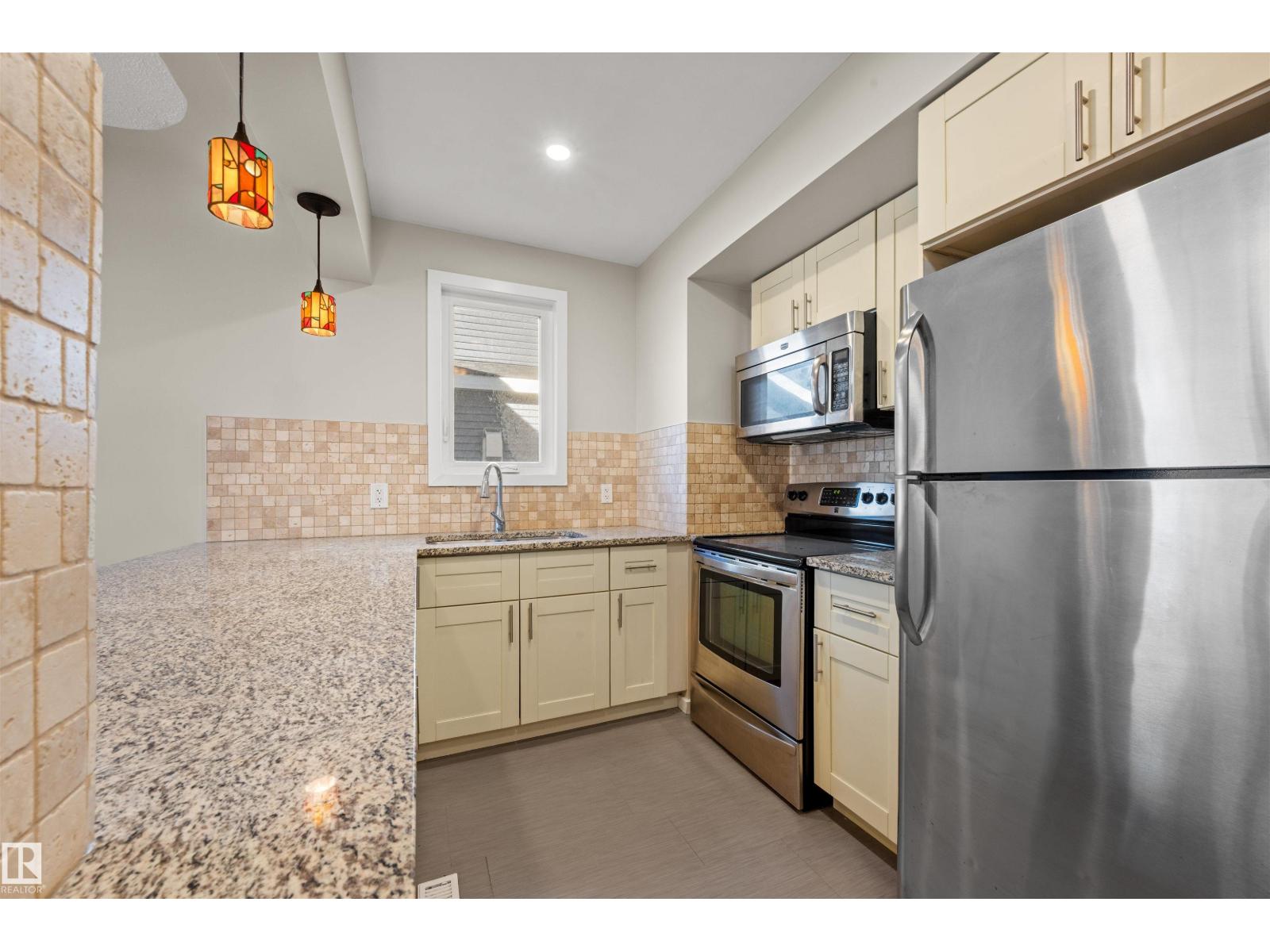 10969 139 St Nw Property Photo 11