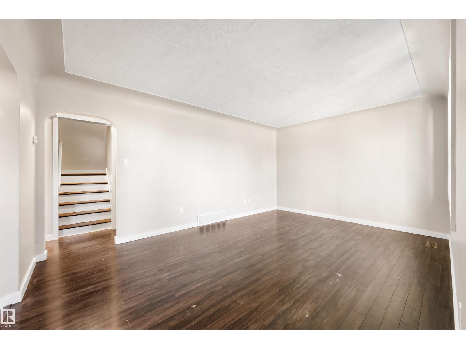10969 139 St Nw Property Photo 17