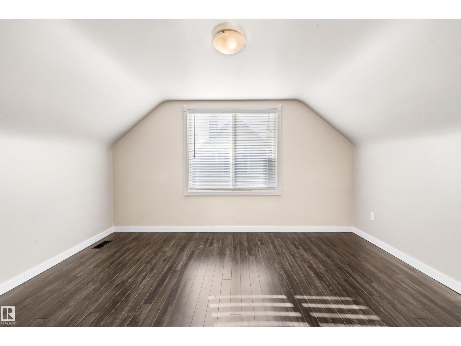 10969 139 St Nw Property Photo 27