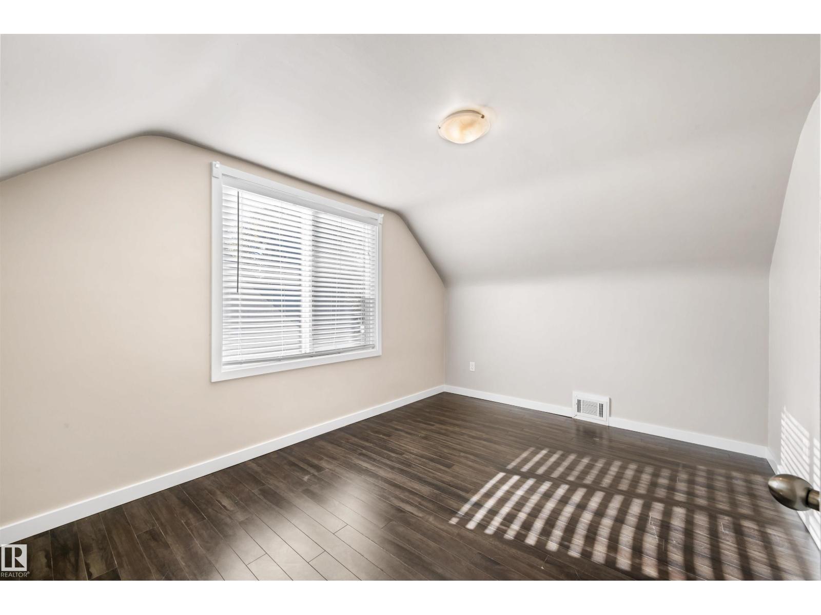 10969 139 St Nw Property Photo 28