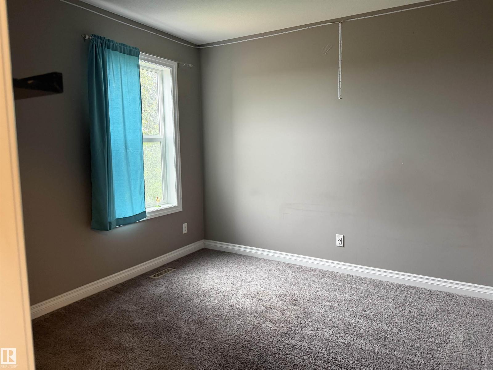 4038 56 Av Property Photo 6