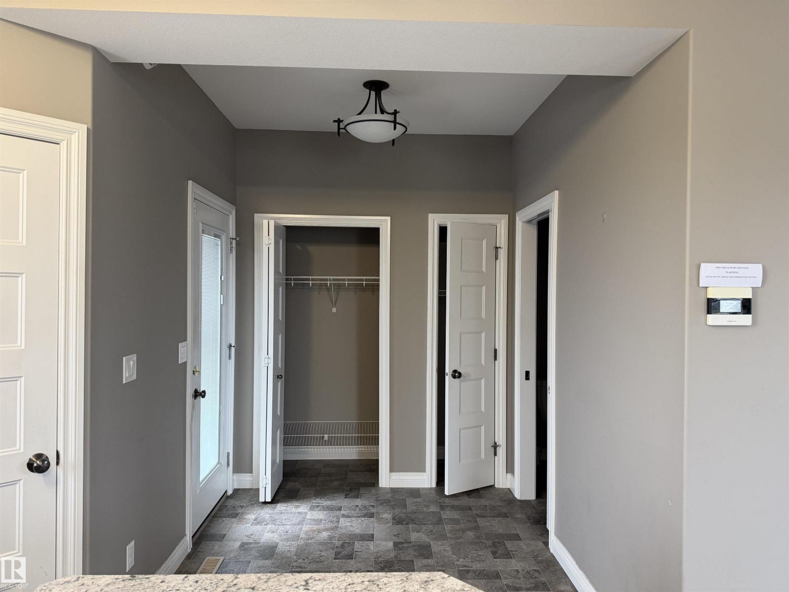 4038 56 Av Property Photo 13