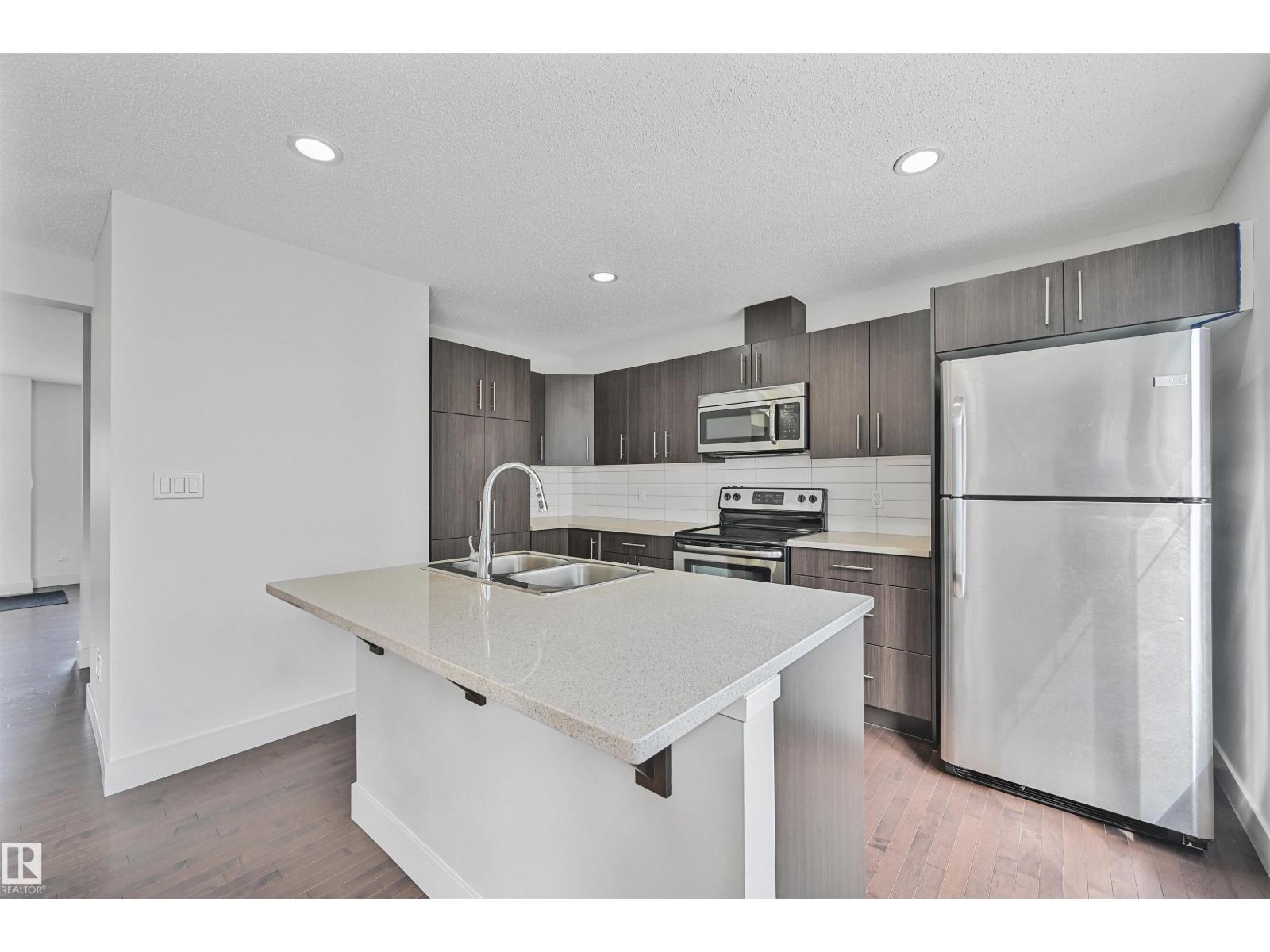 #35 2922 Maple Wy Nw Property Photo 3