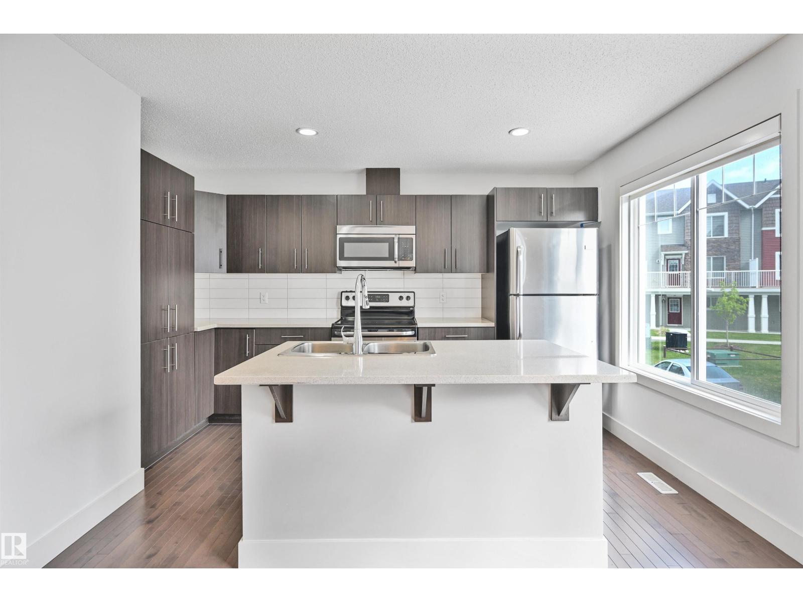 #35 2922 Maple Wy Nw Property Photo 5