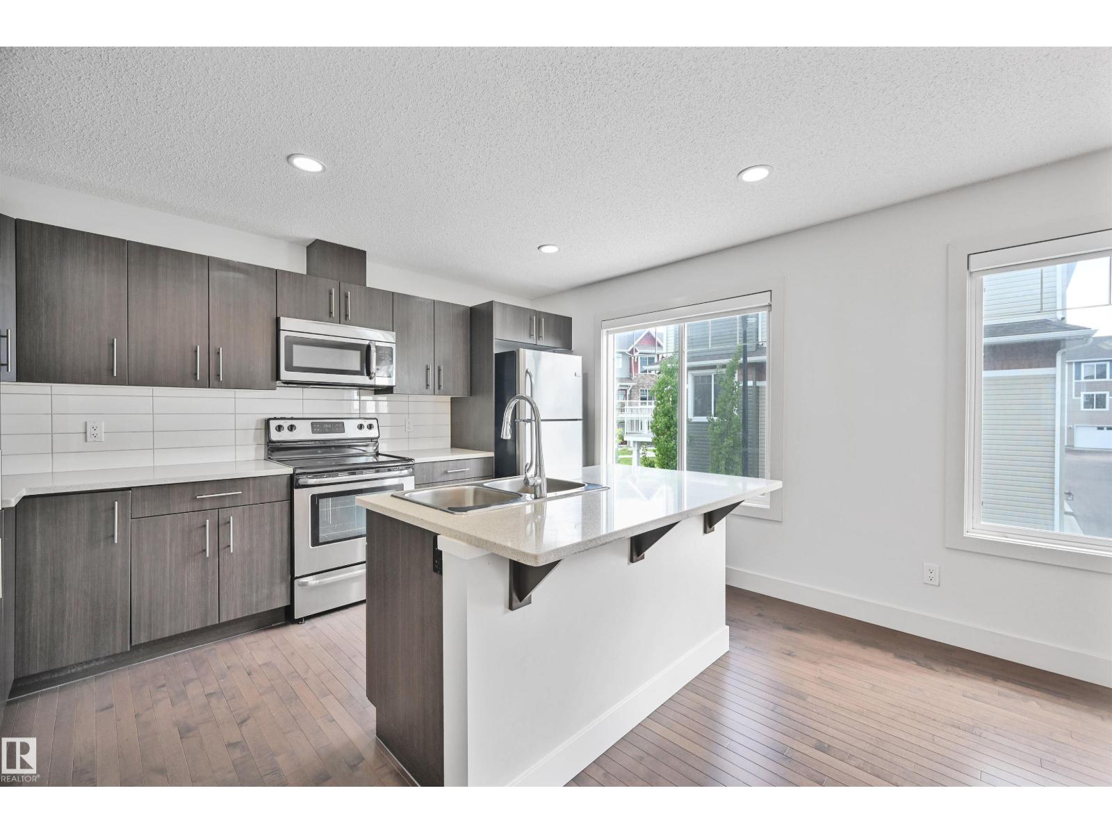 #35 2922 Maple Wy Nw Property Photo 6