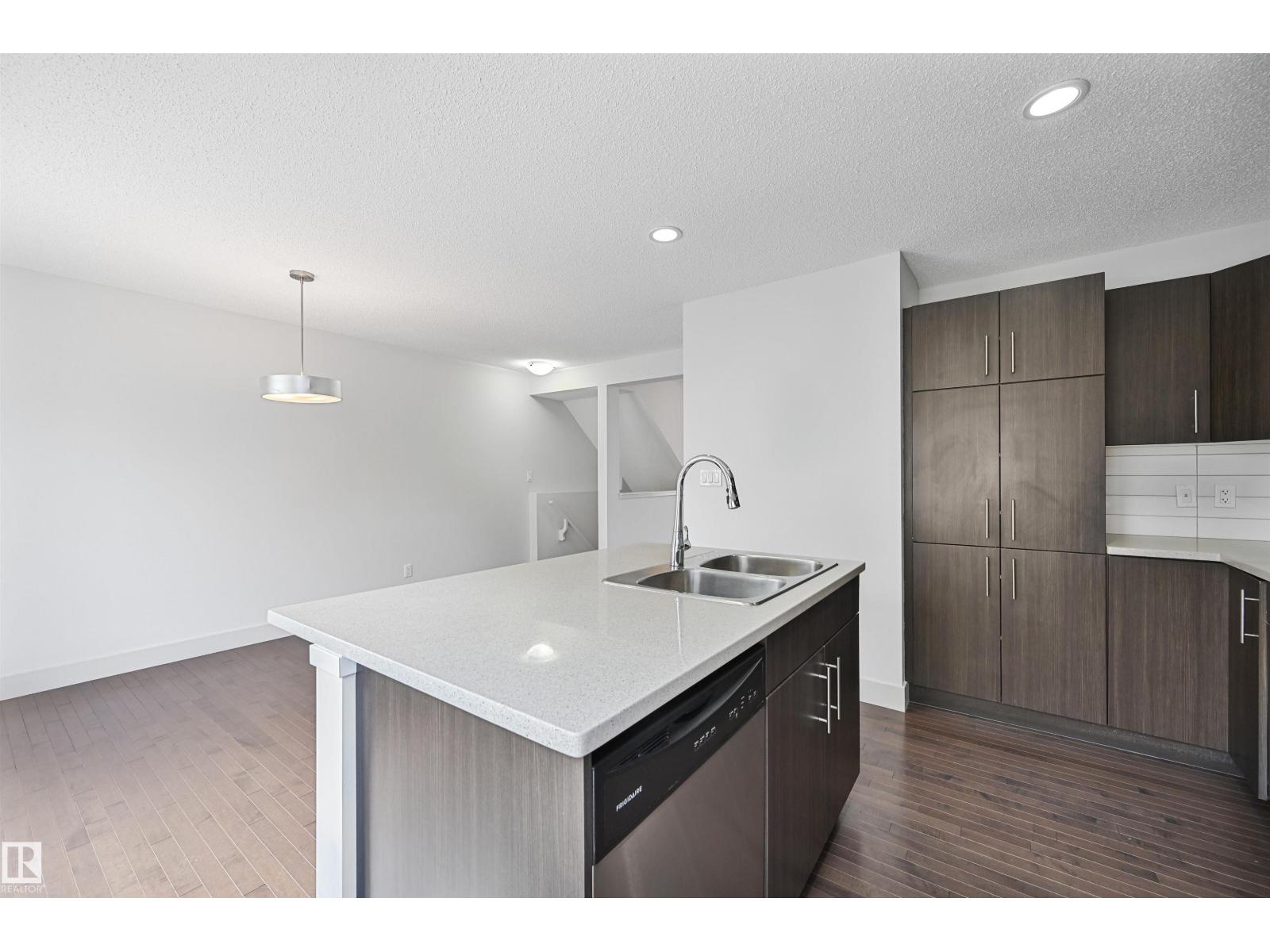 #35 2922 Maple Wy Nw Property Photo 7