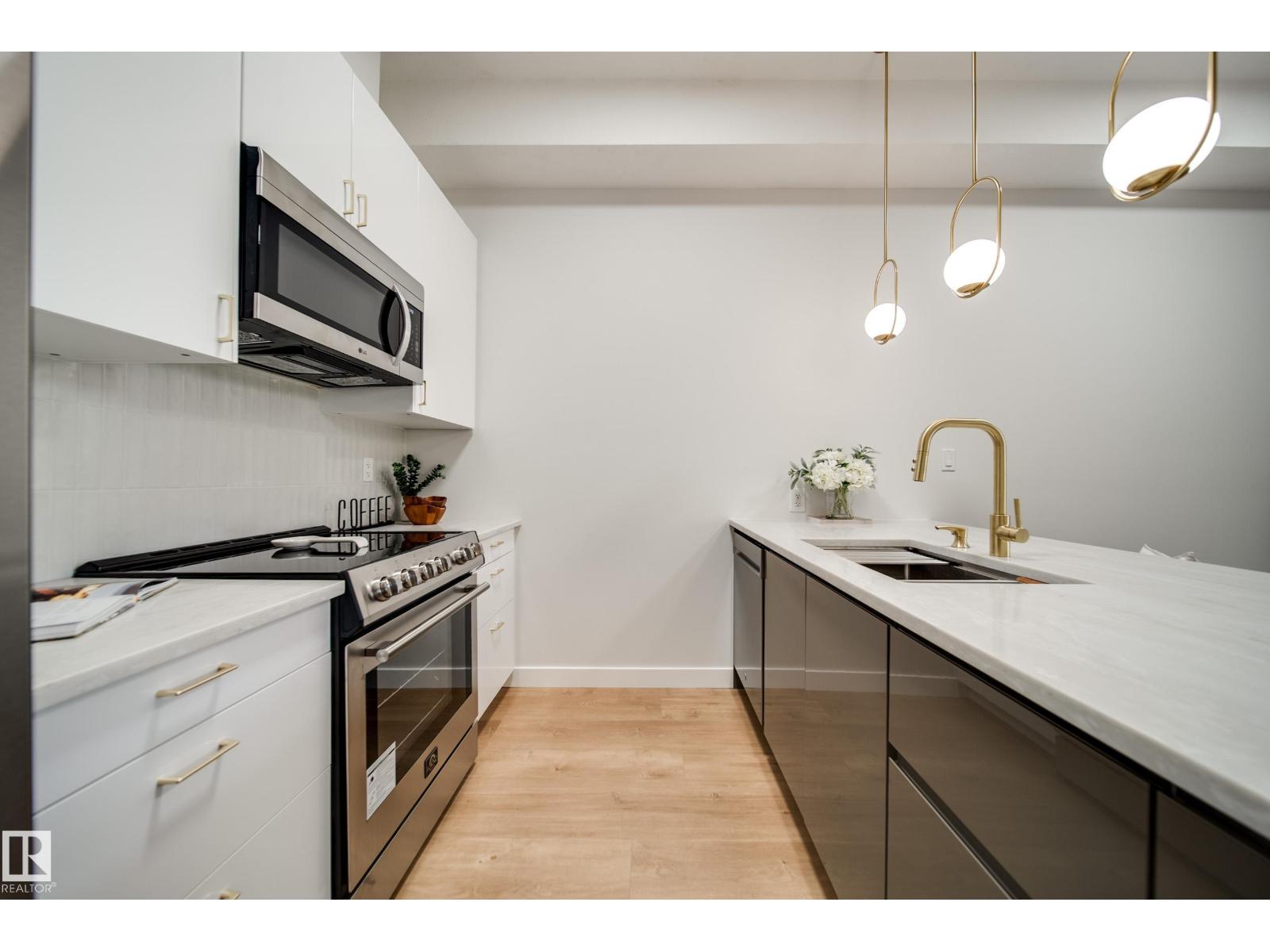 #228 10531 117 ST NW Property Photo 1