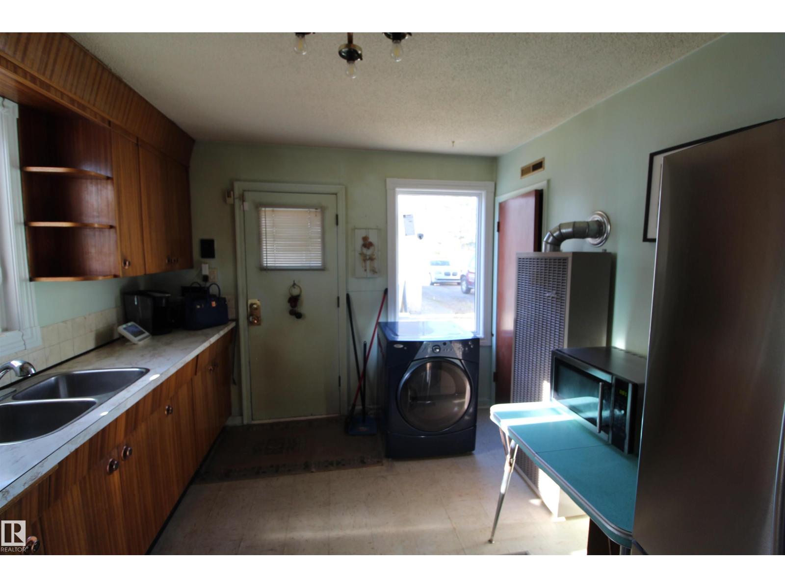 12032 69 St Nw Property Photo 14