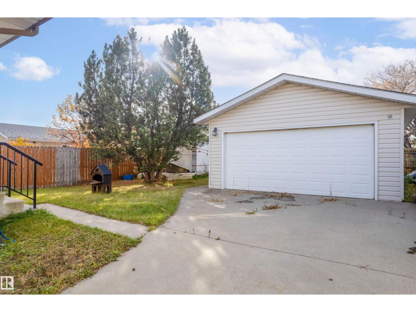9224 82 St Property Photo 13