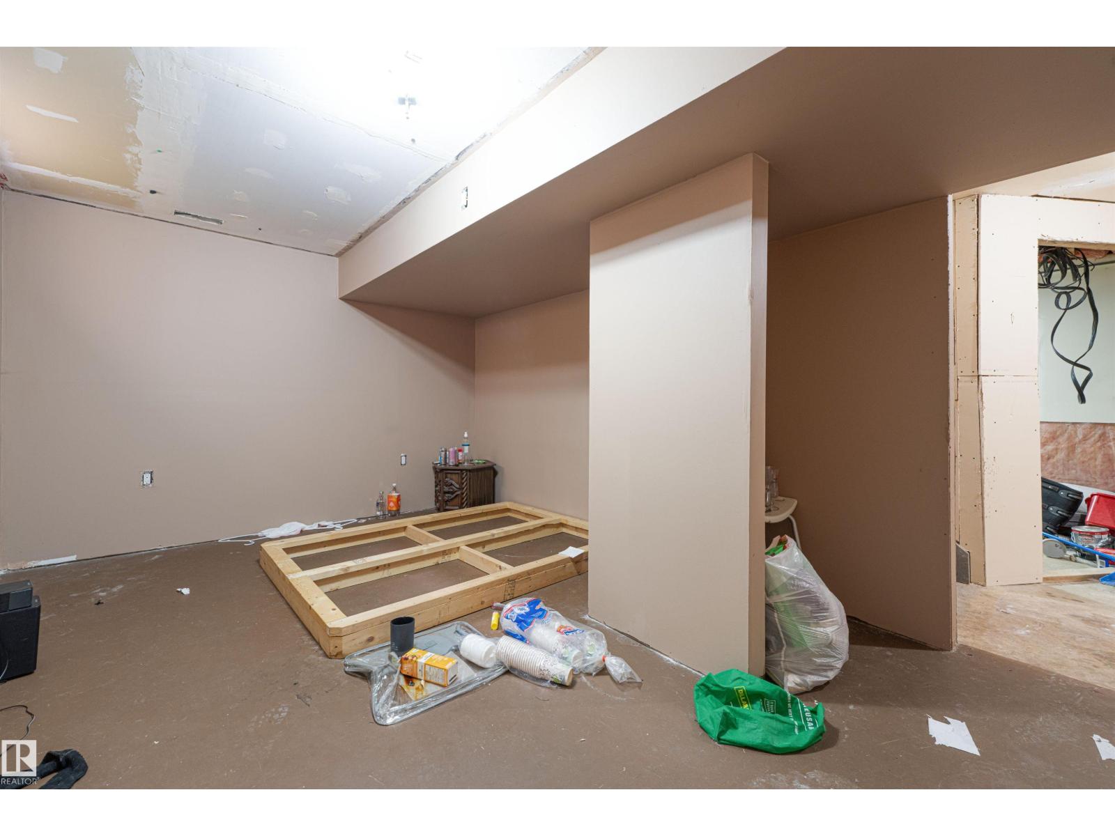 9224 82 St Property Photo 35
