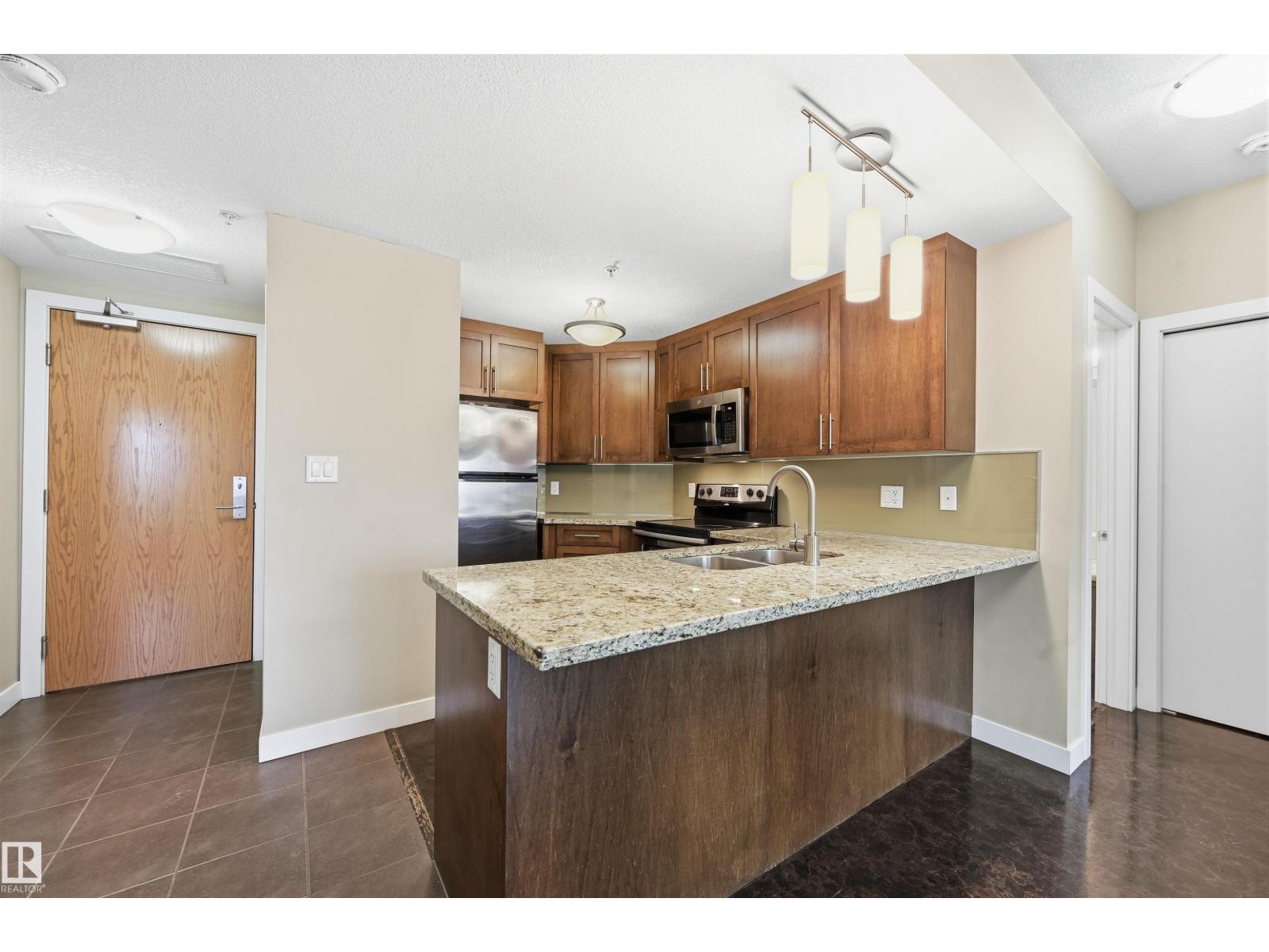 #805 10055 118 St Nw Property Photo 11