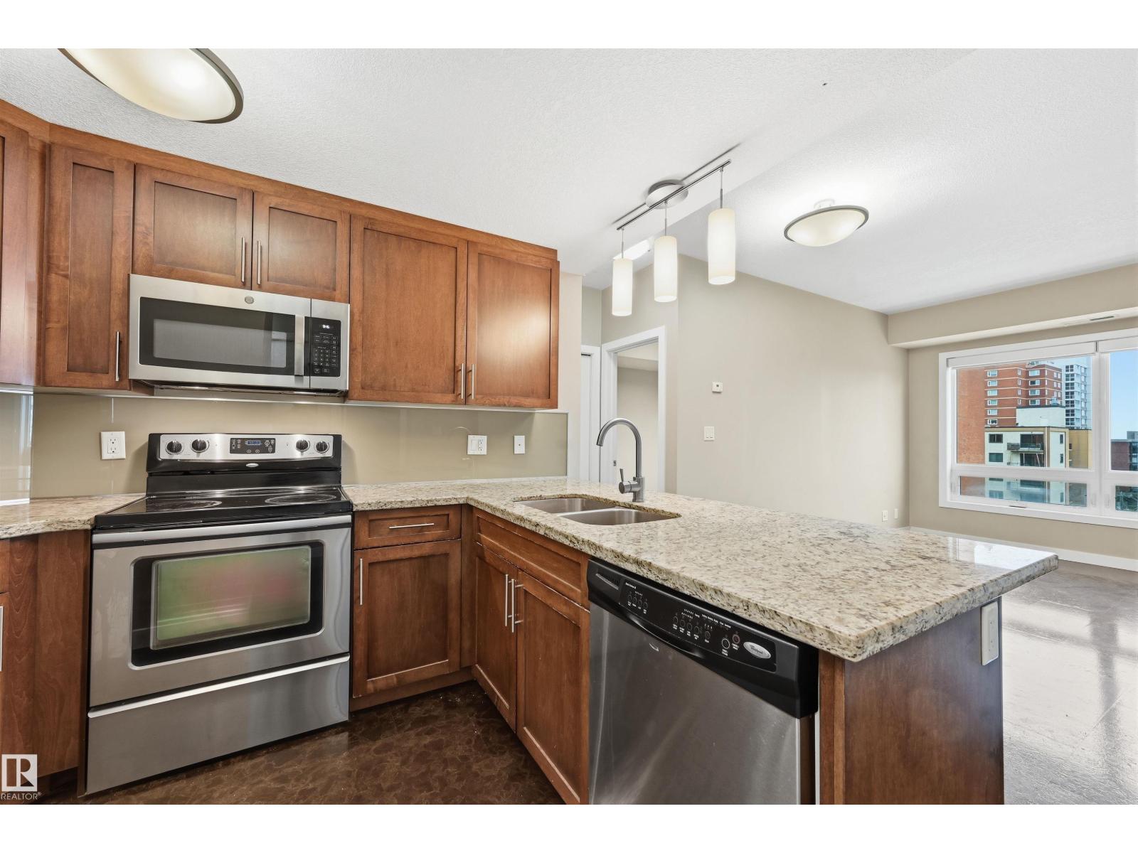 #805 10055 118 St Nw Property Photo 12