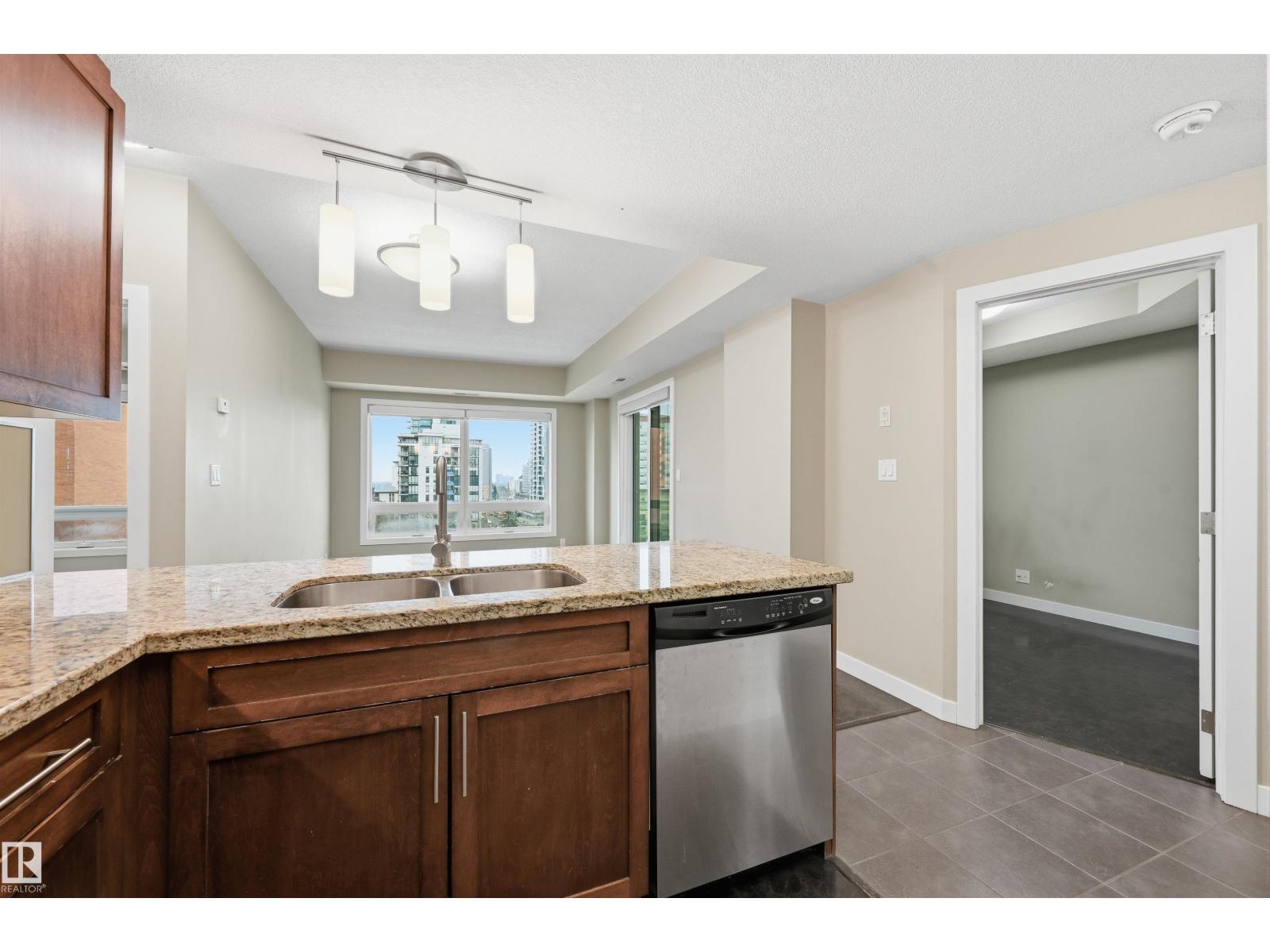 #805 10055 118 St Nw Property Photo 15