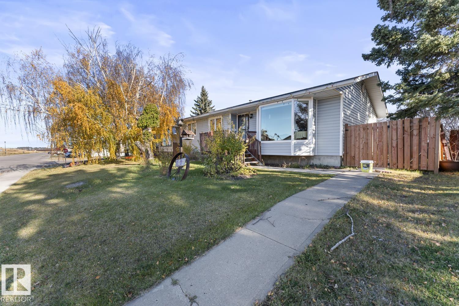 5019 45 St Property Photo 2