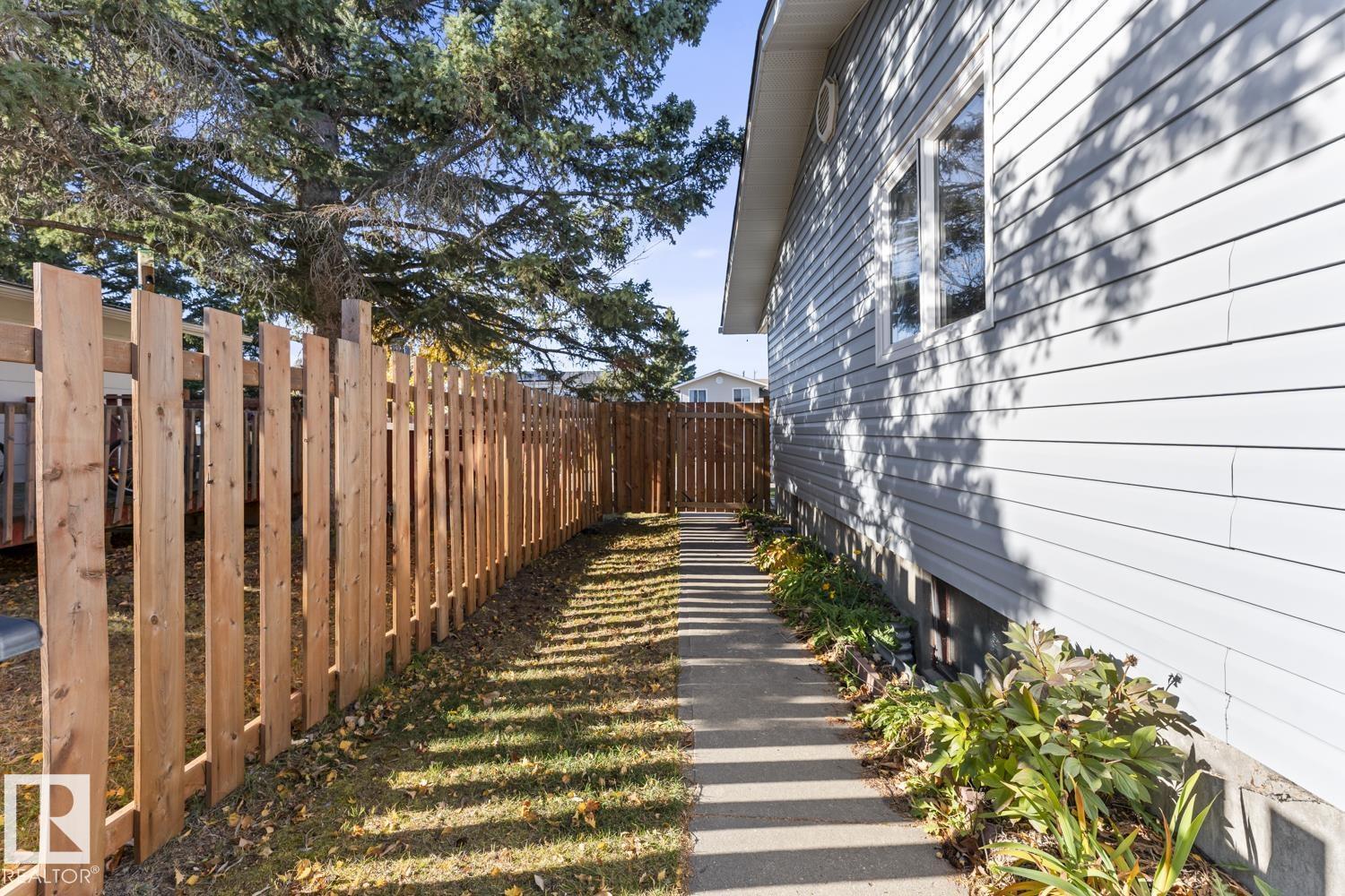5019 45 St Property Photo 5