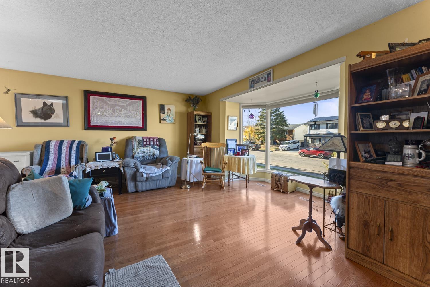 5019 45 St Property Photo 15