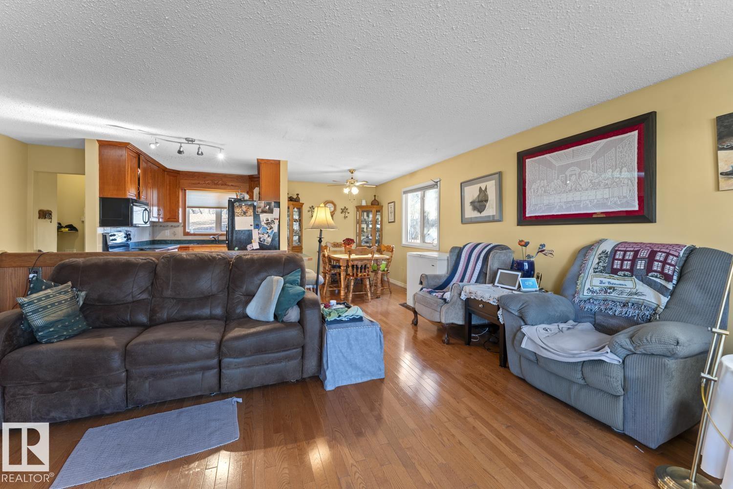 5019 45 St Property Photo 16