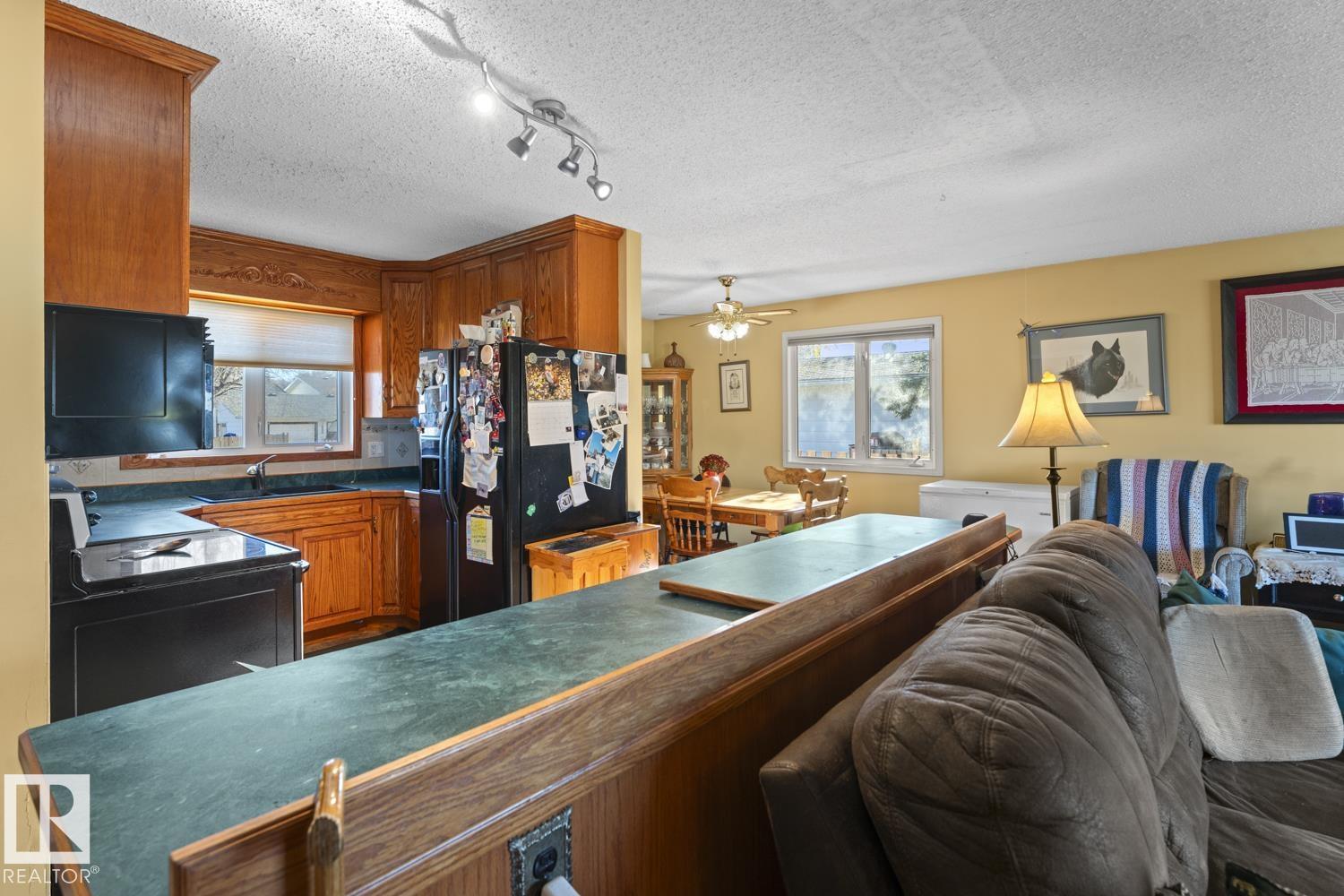 5019 45 St Property Photo 18