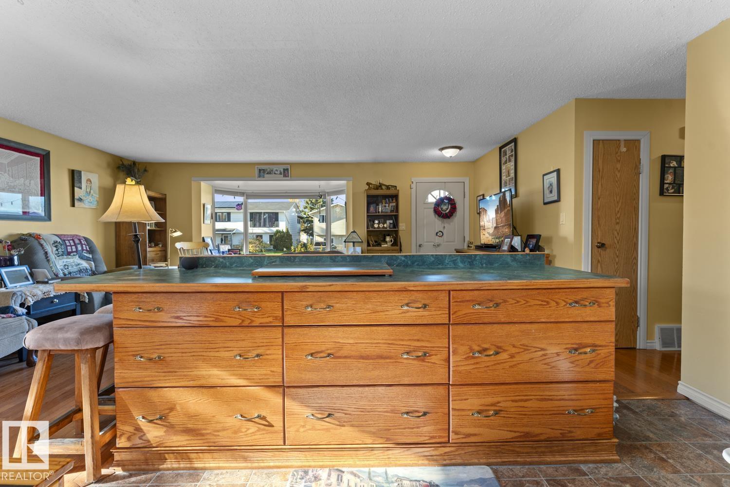 5019 45 St Property Photo 19