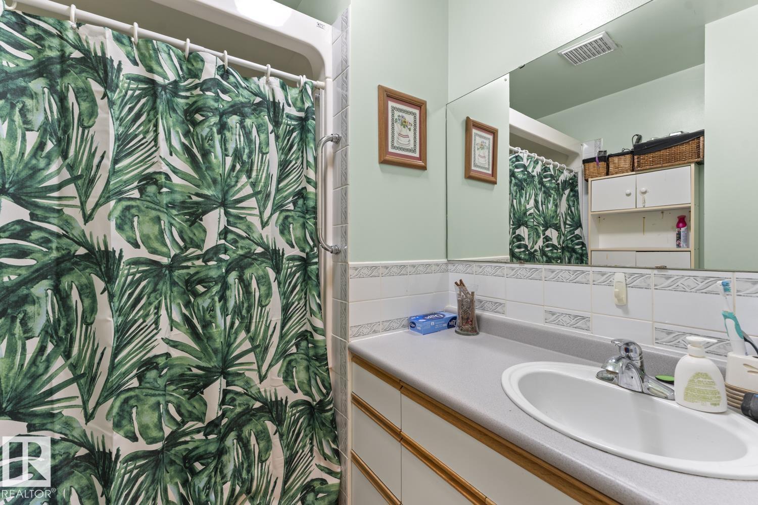 5019 45 St Property Photo 24