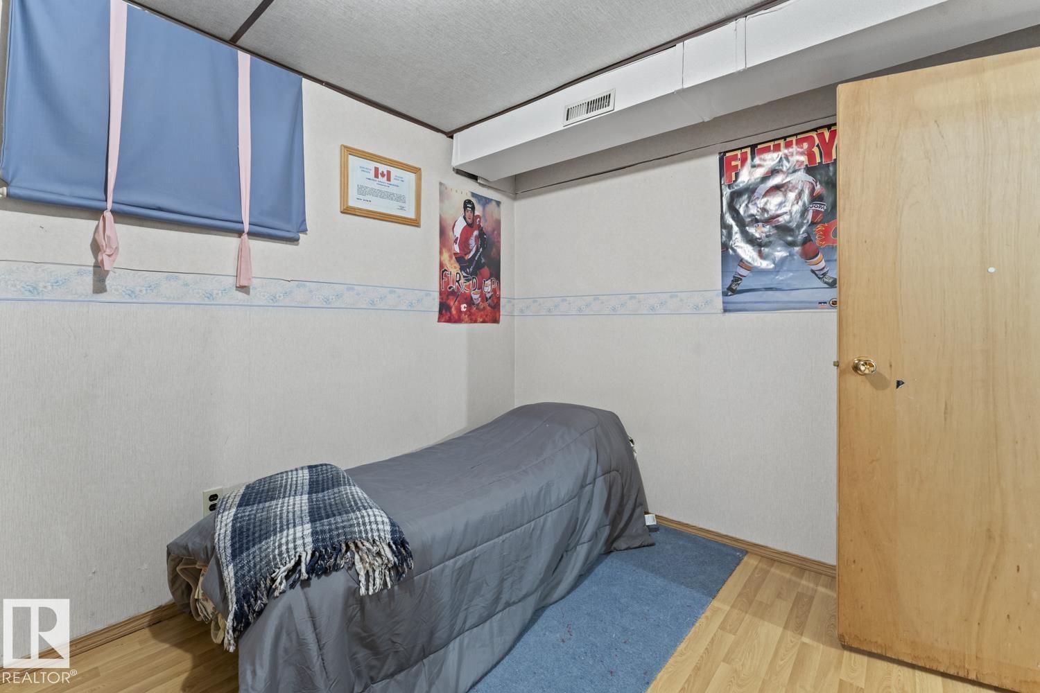 5019 45 St Property Photo 33