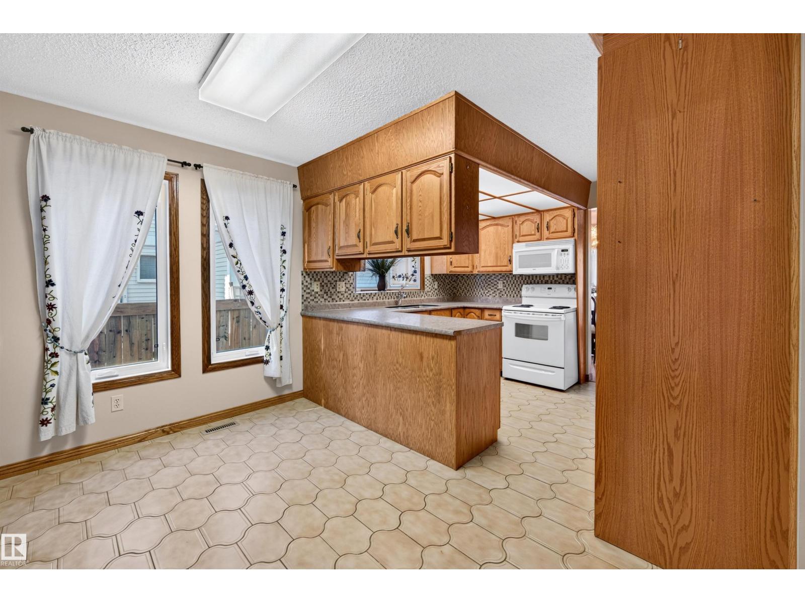 7 Langholm Dr Property Photo 2