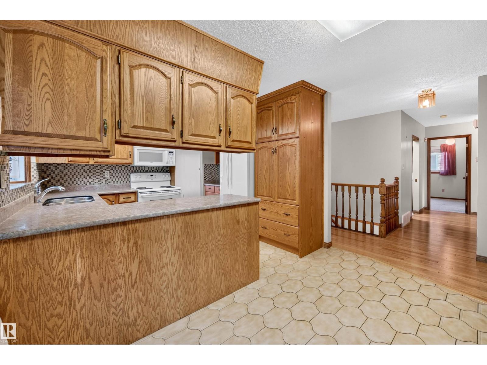 7 Langholm Dr Property Photo 3