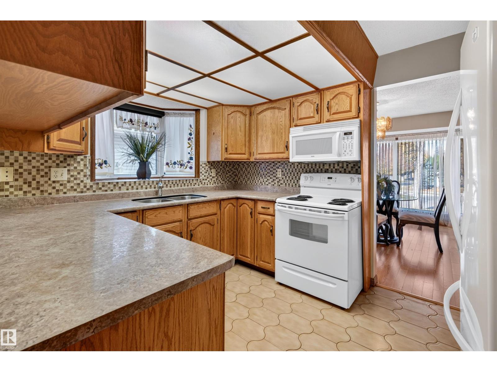 7 Langholm Dr Property Photo 4