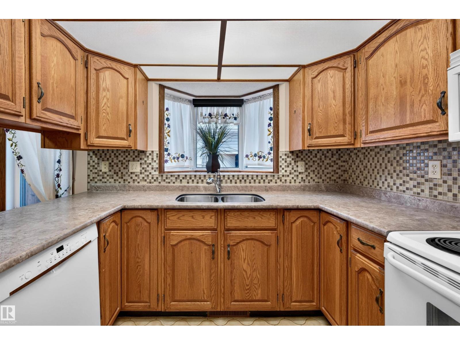 7 Langholm Dr Property Photo 6