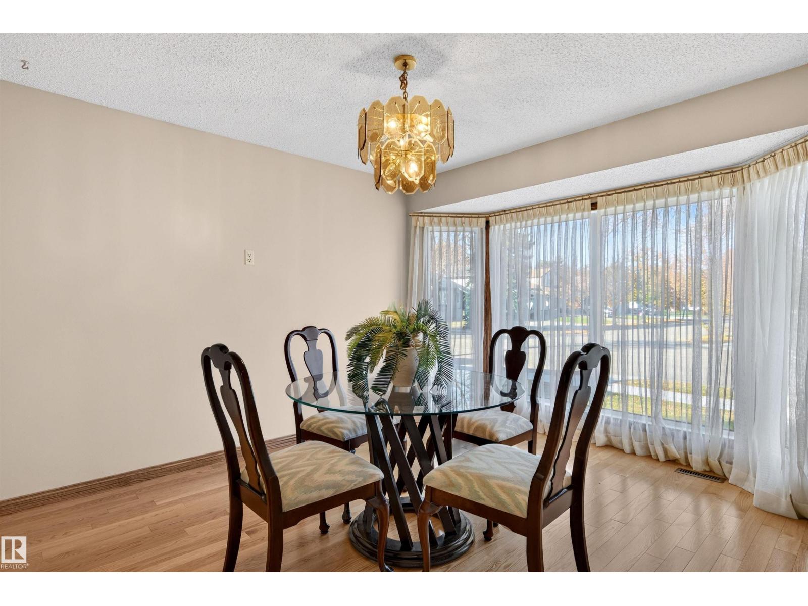 7 Langholm Dr Property Photo 8
