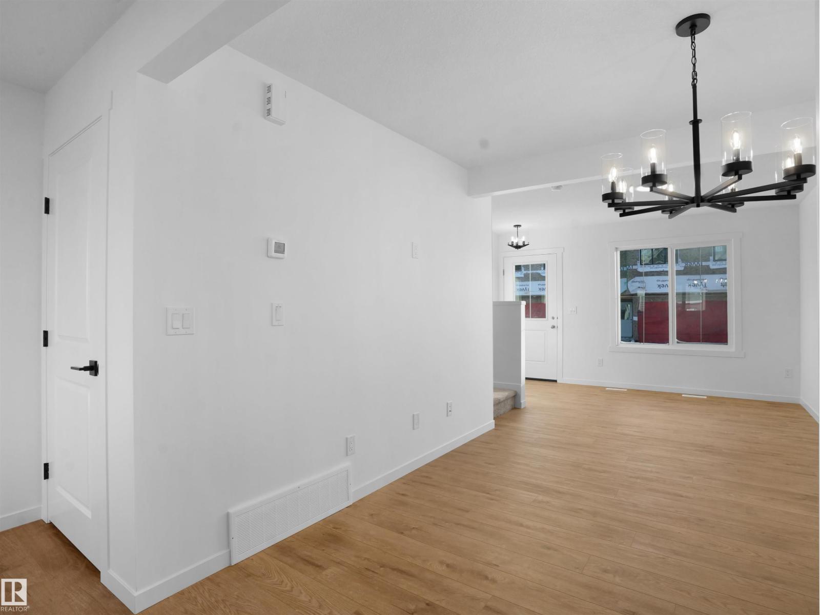 3 18632 18 Av Nw Property Photo 5