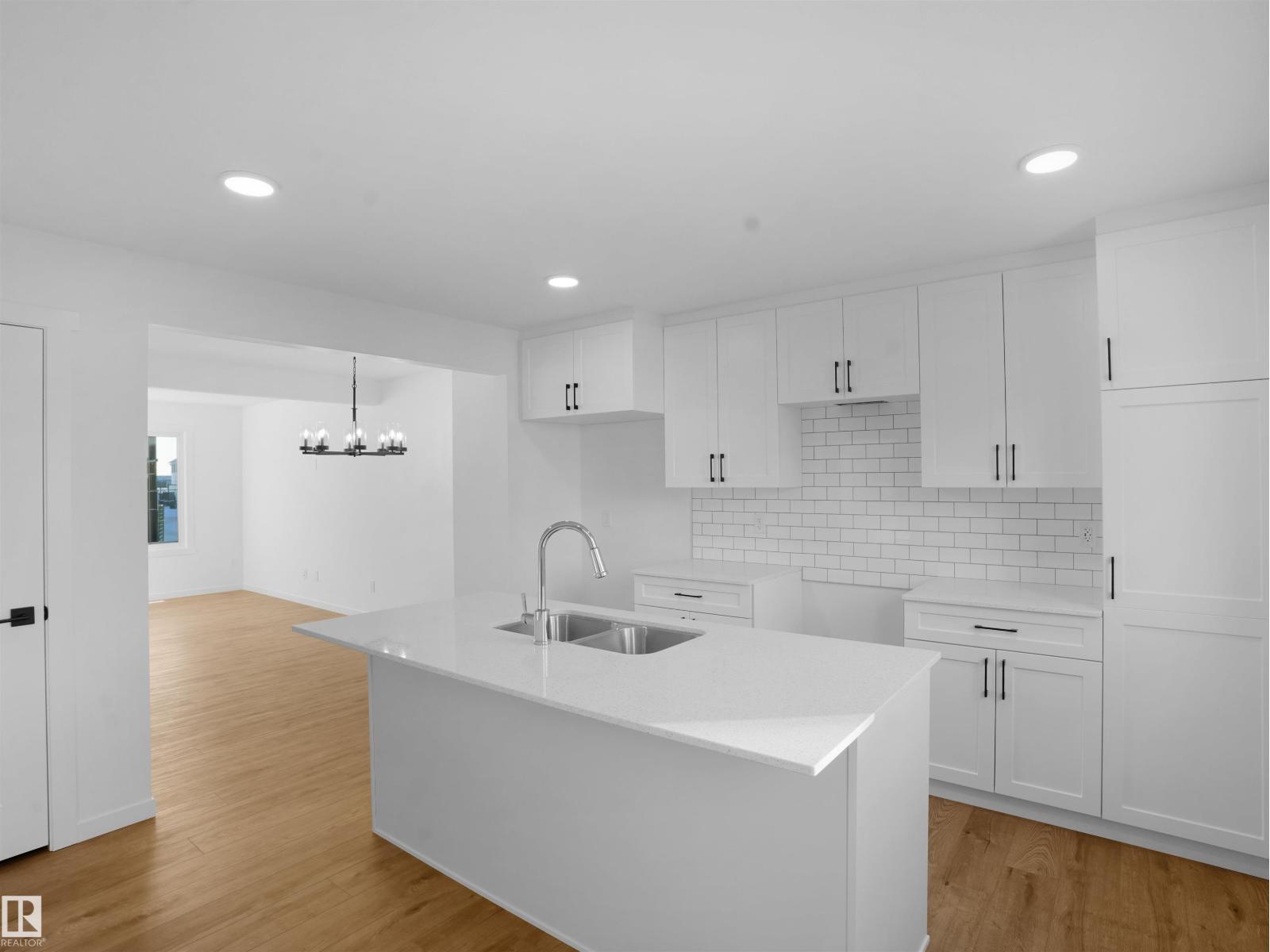 3 18632 18 Av Nw Property Photo 9