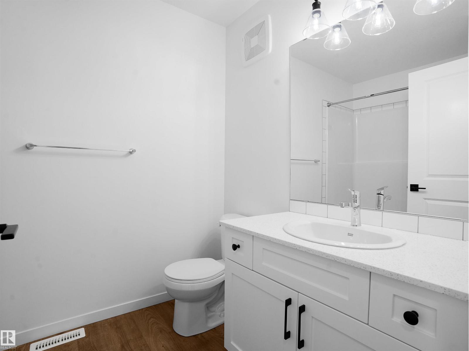 3 18632 18 Av Nw Property Photo 14