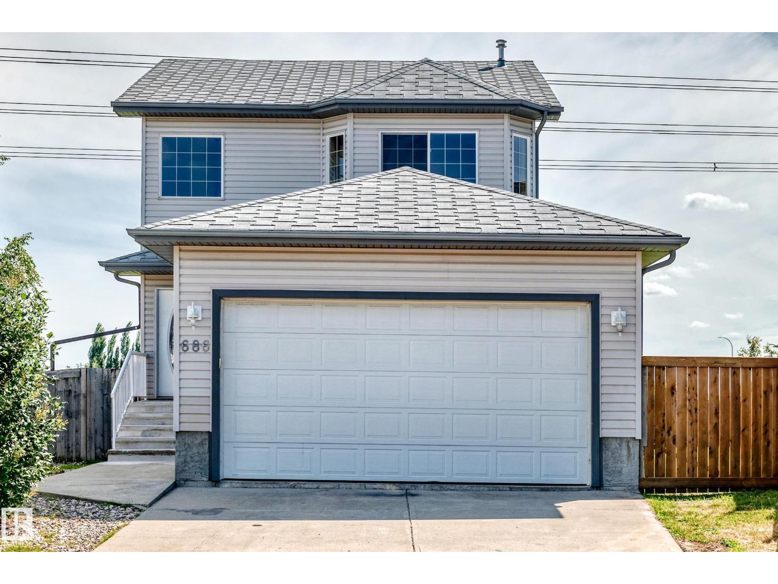 686 Kananaskis Dr Property Photo 3