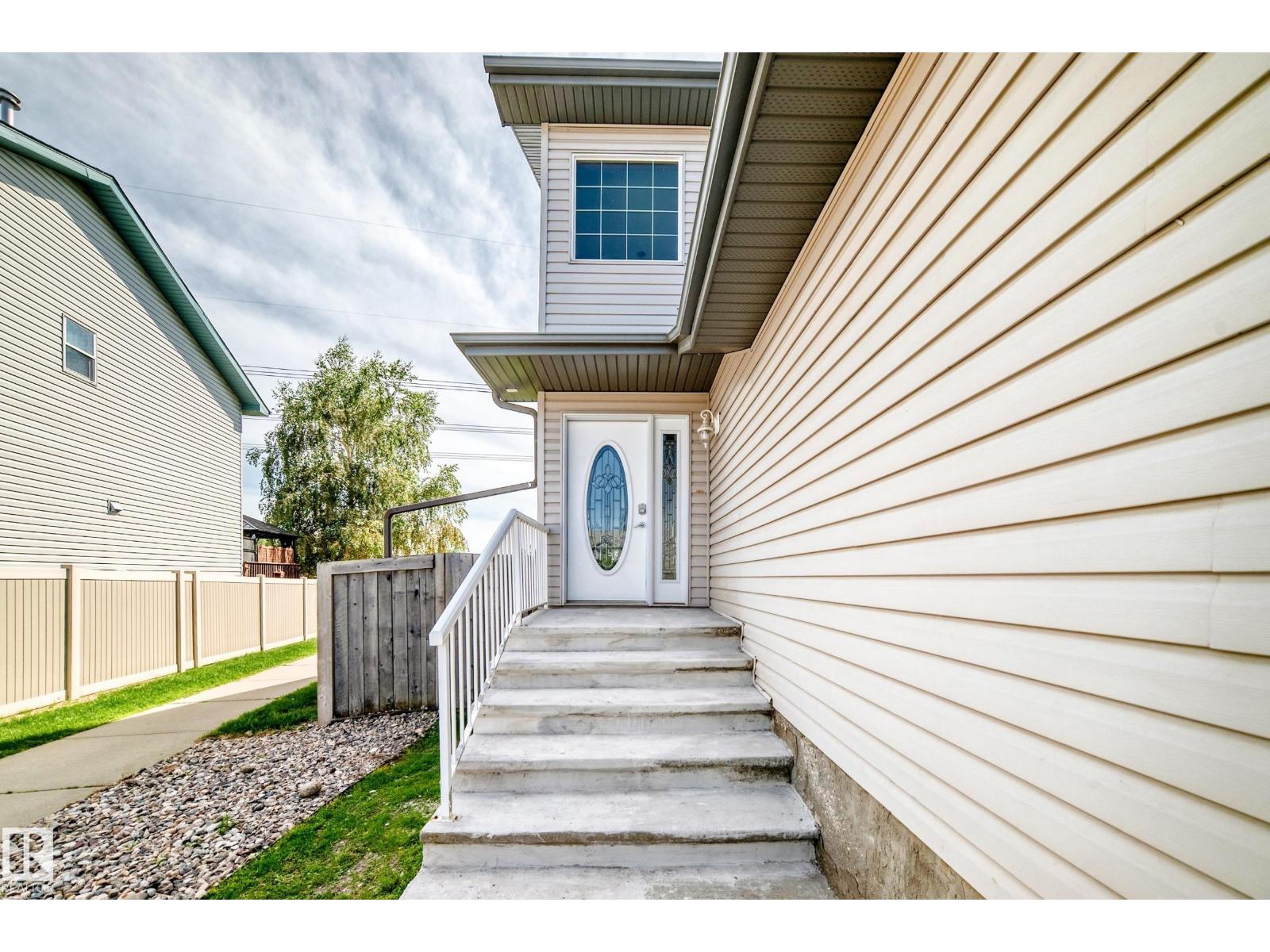 686 Kananaskis Dr Property Photo 5