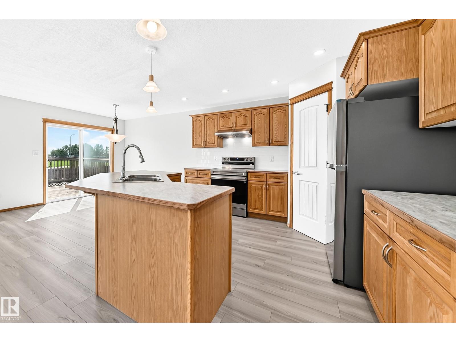 686 Kananaskis Dr Property Photo 9