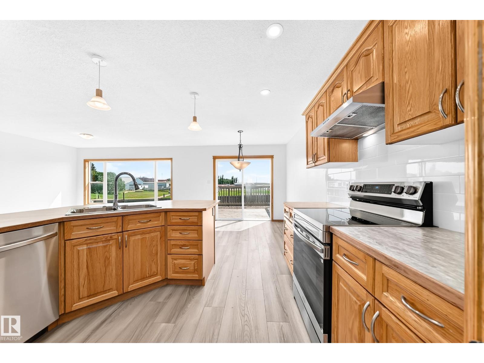 686 Kananaskis Dr Property Photo 11