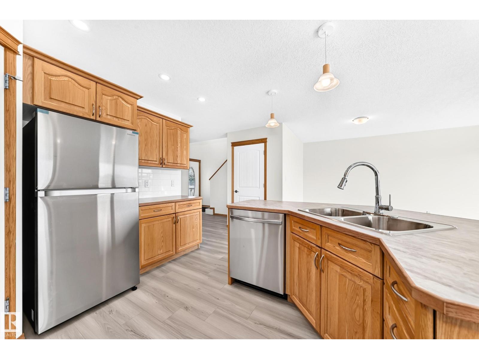 686 Kananaskis Dr Property Photo 13