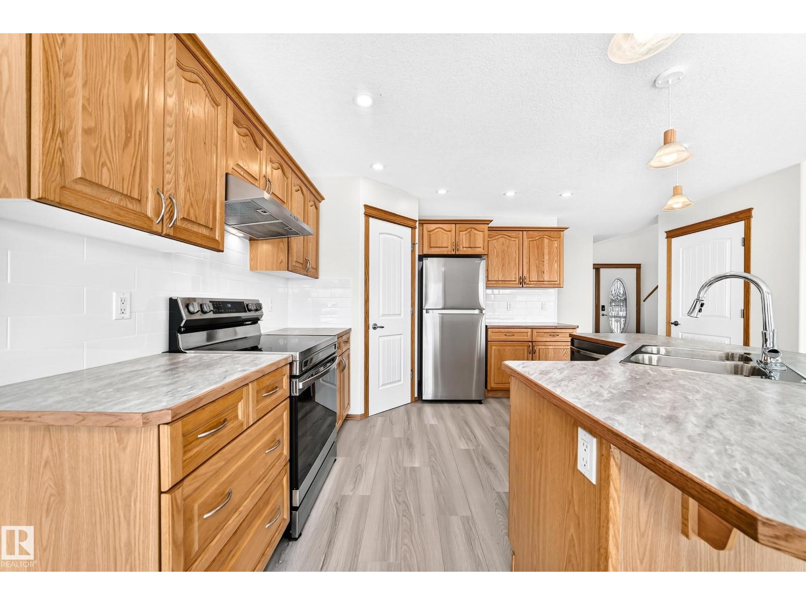 686 Kananaskis Dr Property Photo 15