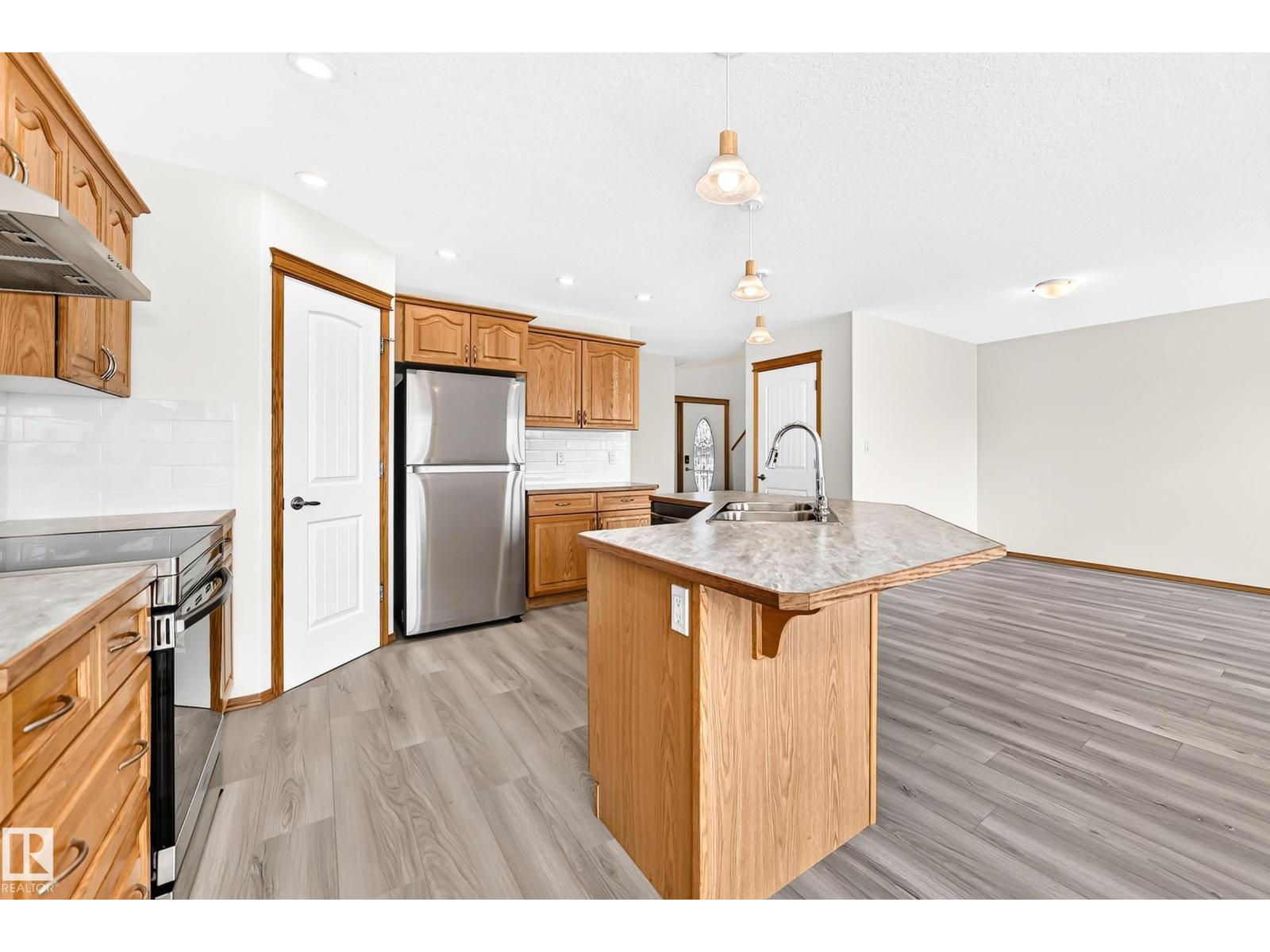 686 Kananaskis Dr Property Photo 16