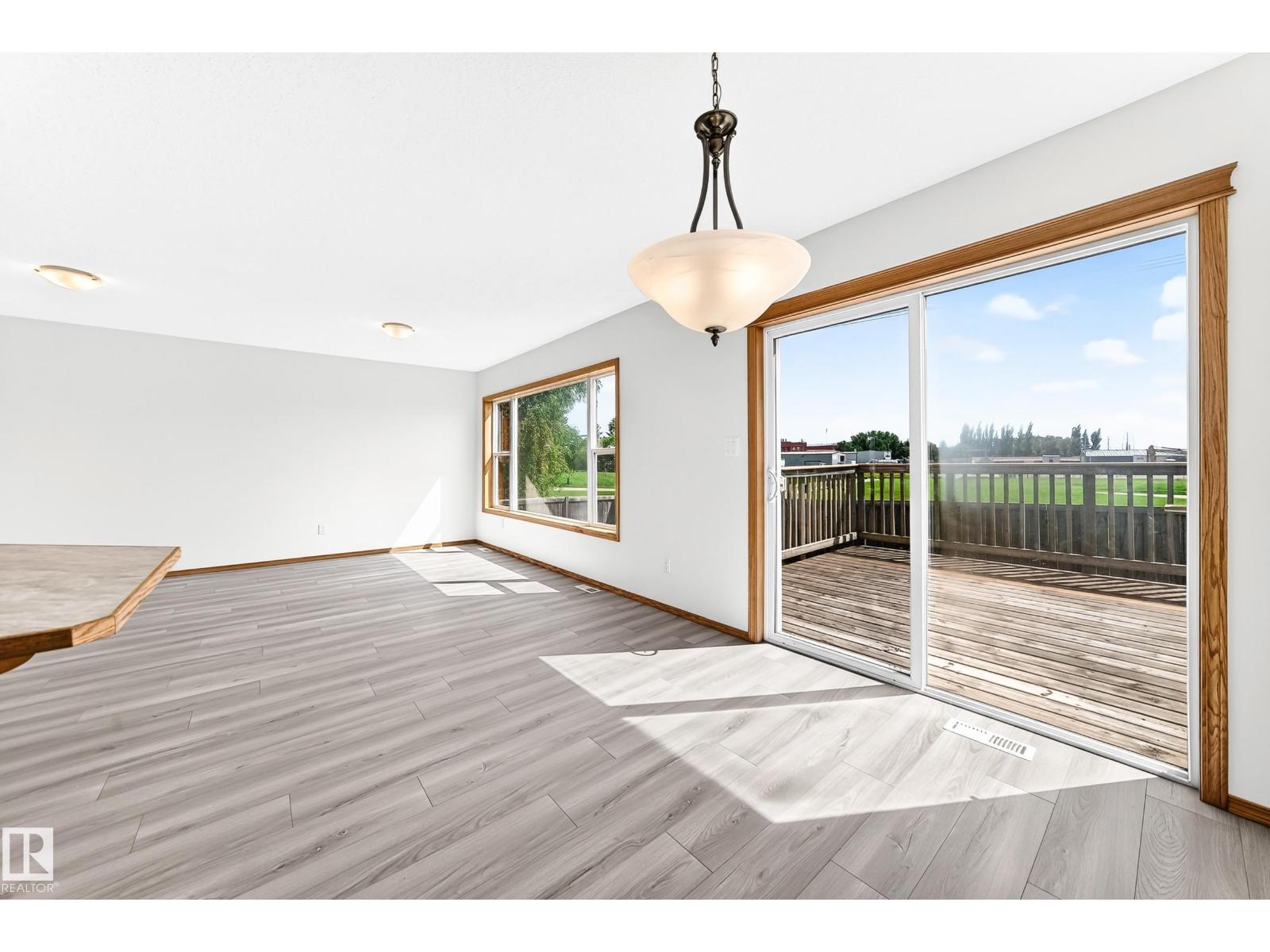 686 Kananaskis Dr Property Photo 18