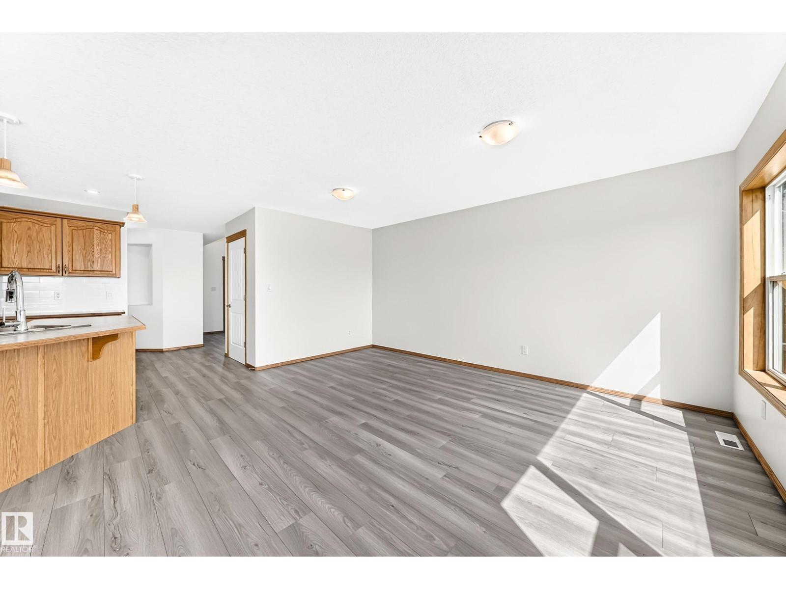686 Kananaskis Dr Property Photo 21