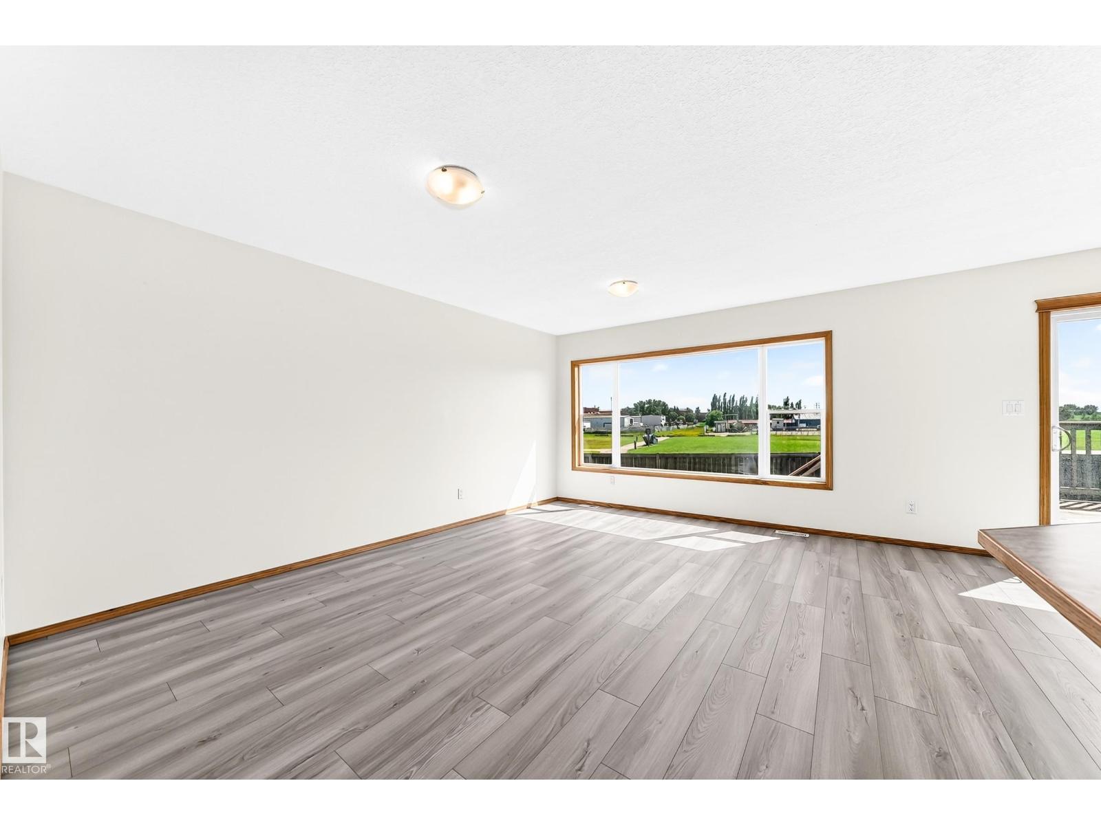 686 Kananaskis Dr Property Photo 22