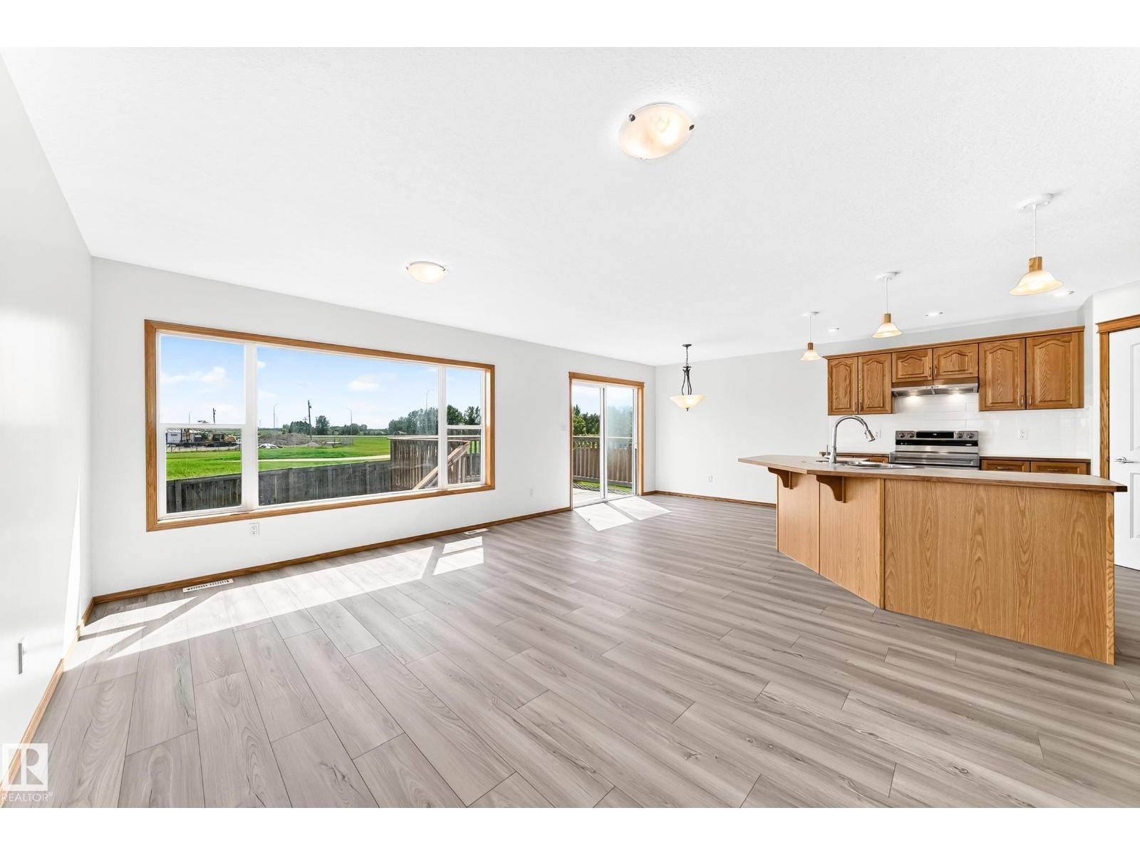 686 Kananaskis Dr Property Photo 23