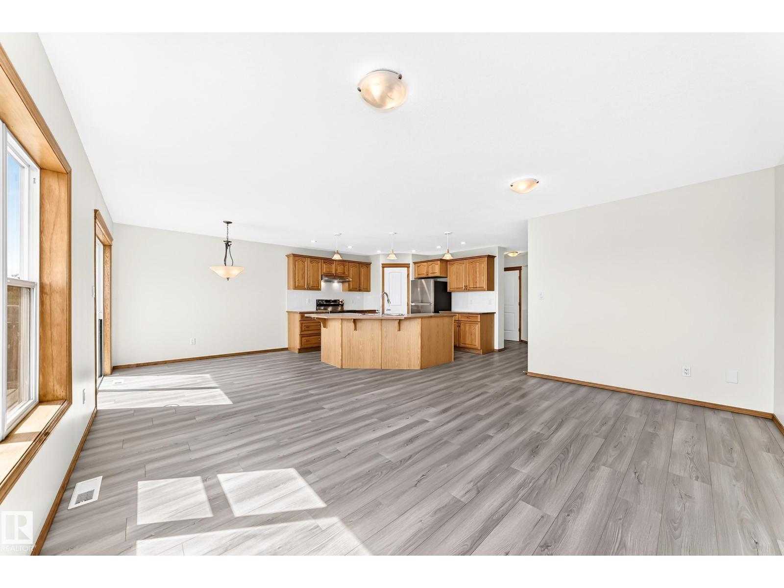 686 Kananaskis Dr Property Photo 24